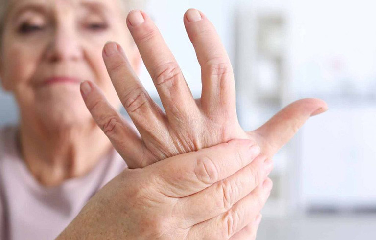 Tầm gửi cây gạo tác động tích cực đến gân cốt, giúp giảm đau cơ và hạn chế tình trạng tê buốt (Ảnh minh họa)