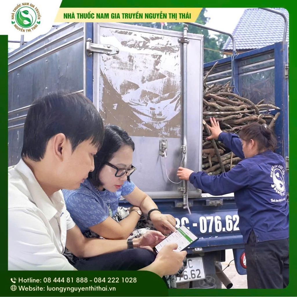 “Tiếp nhận cây thuốc về HTX — nhập nhật ký lên VNPT để nối mạch dữ liệu từ ruộng đến sân phơi”