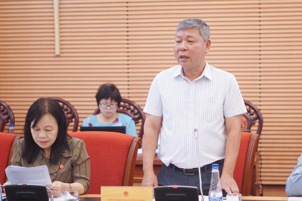 Phó Chủ nhiệm Ủy ban Văn hóa và Xã hội của Quốc hội Nguyễn Hoàng Mai