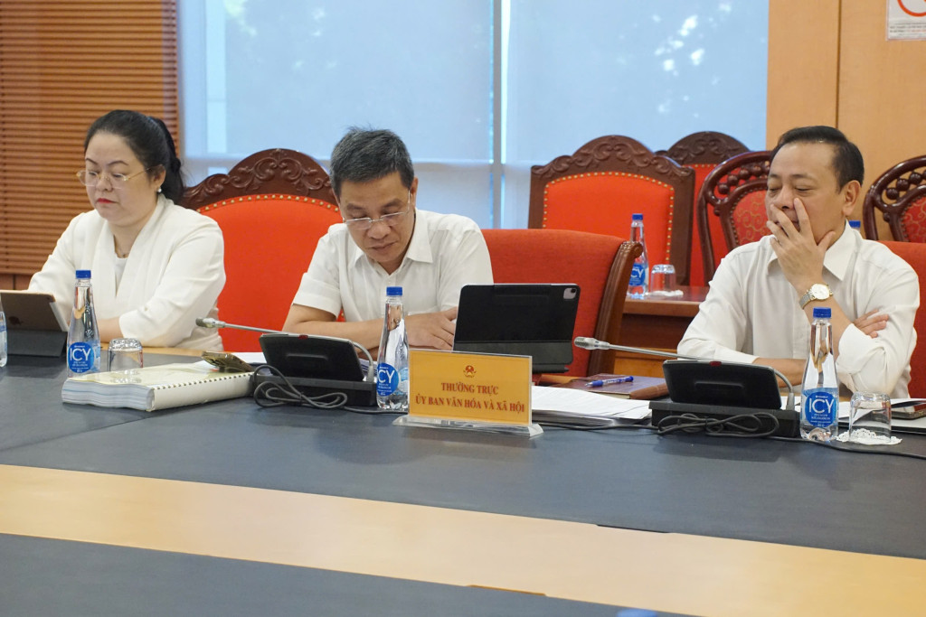 Các Đại biểu tham dự phiên họp