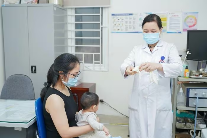 Những ngày qua số trẻ nhập viện khám và điều trị vì cúm A có chiều hướng gia tăng