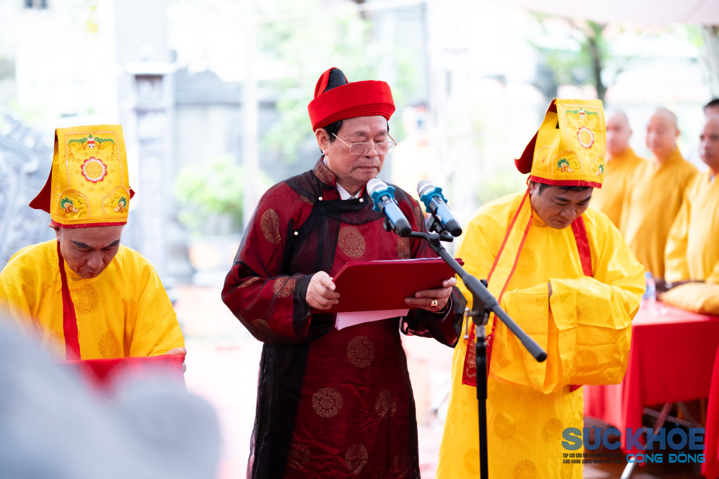 Ông Nguyễn Hữu Oanh – Nguyên Phó Ban Tôn giáo Chính phủ đọc văn tế