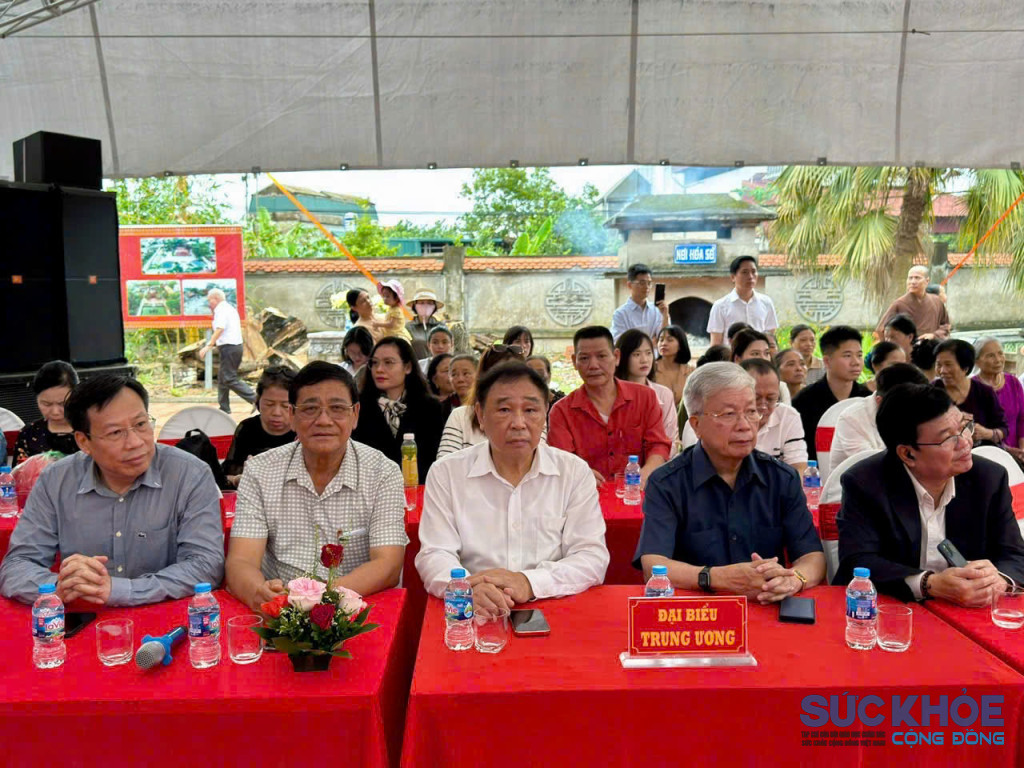 Các đại biểu tham dự buổi lễ