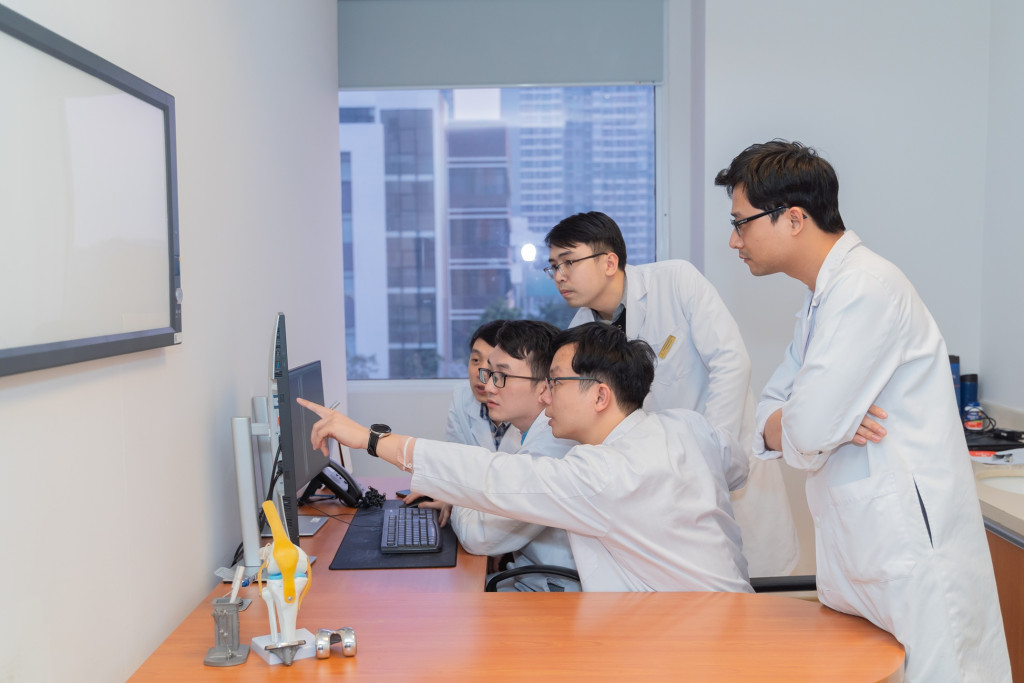 BS Phạm Trung Hiếu cùng các đồng nghiệp nghiên cứu đưa ra giải pháp Công nghệ 3D y học Việt Nam