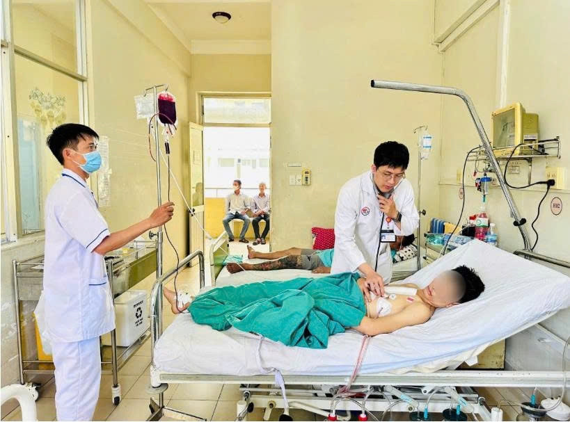 Nam bệnh nhân bị vỡ tim sau tai nạn giao thông đang phục hồi sau phẫu thuật  (Ảnh: Bệnh viện Đa khoa Khánh Hòa)