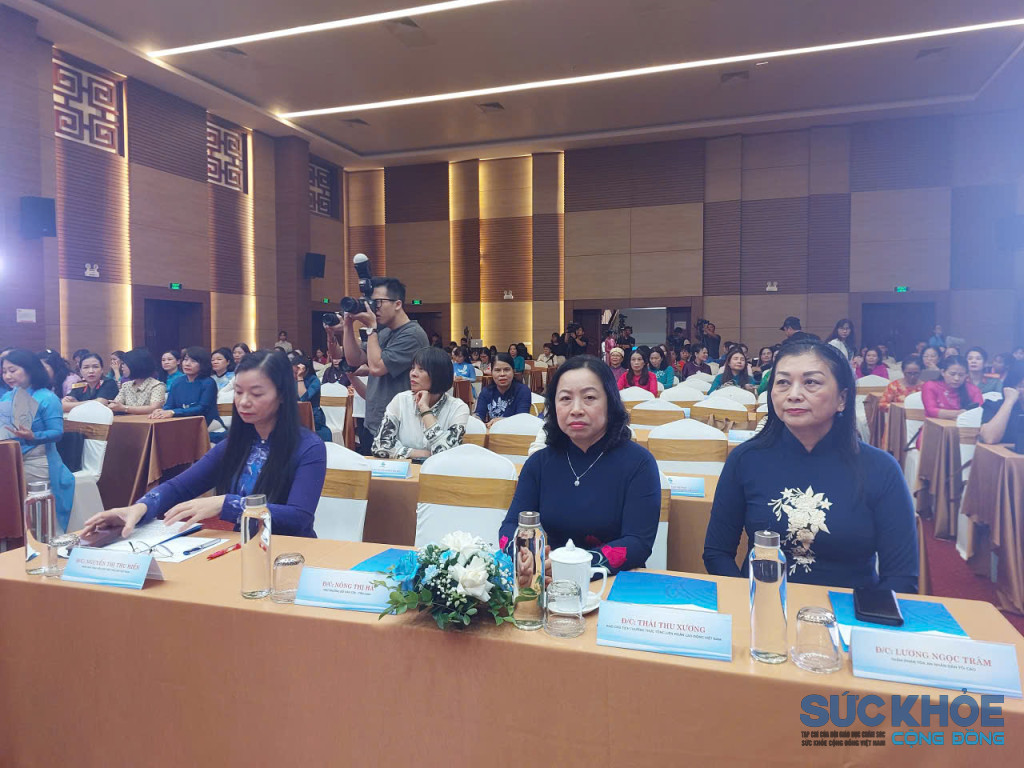 Các đại biểu tham dự hội nghị 