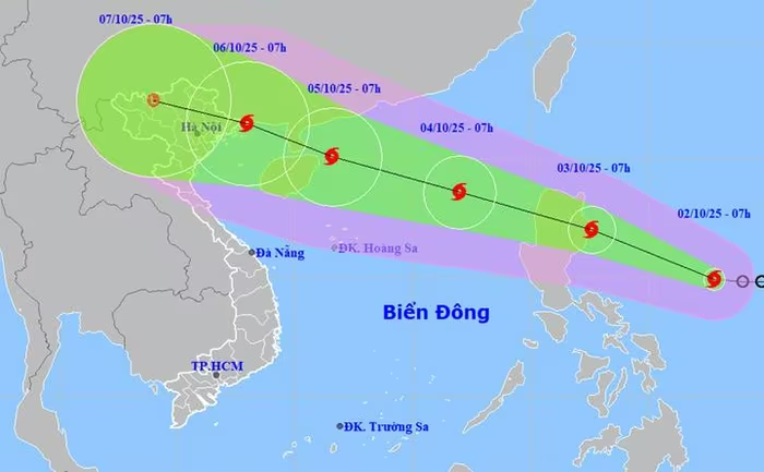 Áp thấp nhiệt đới gần Biển Đông mạnh lên thành bão Matmo