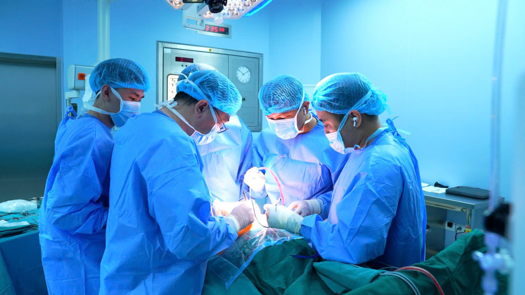Ca phẫu thuật có sự phối hợp đa chuyên khoa được tiến hành tại Bệnh viện TWQĐ 108