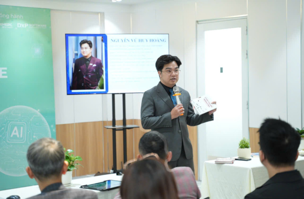 Diễn giả, chuyên gia đào tạo AI chia sẻ về “AI trong doanh nghiệp và sáng tạo