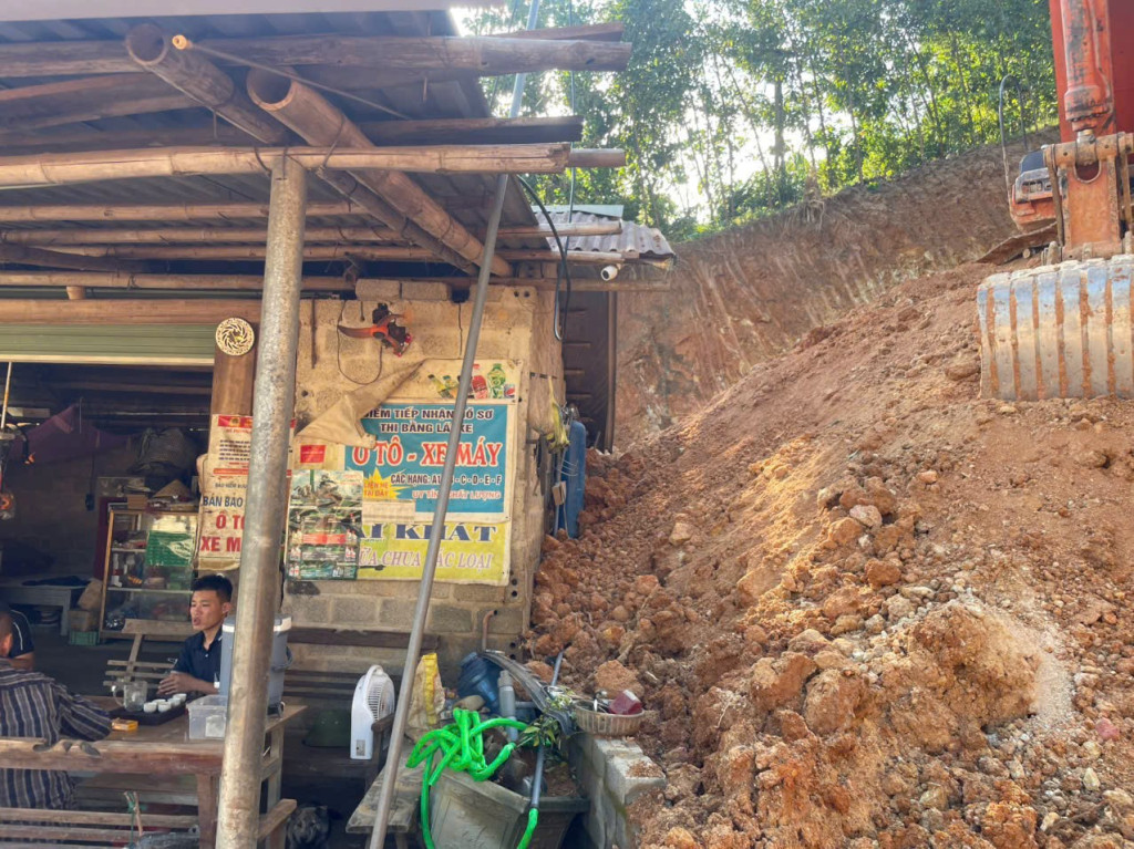 Người dân mong muốn nhà nước có một chính sách đặc thù để có thể giúp cho người dân có thể thực hiện công tác khắc phục sạt lở sau bão một cách hợp pháp