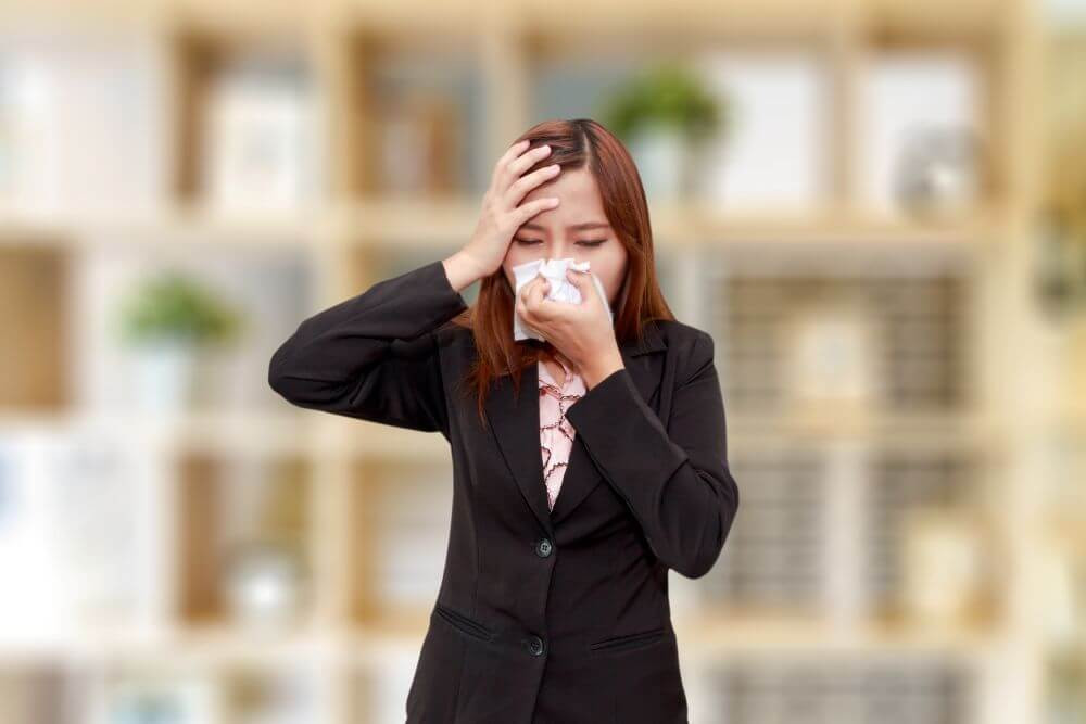 Triệu chứng của dị ứng thời tiết dễ bị lầm tưởng với bệnh hen suyễn (Ảnh minh họa)
