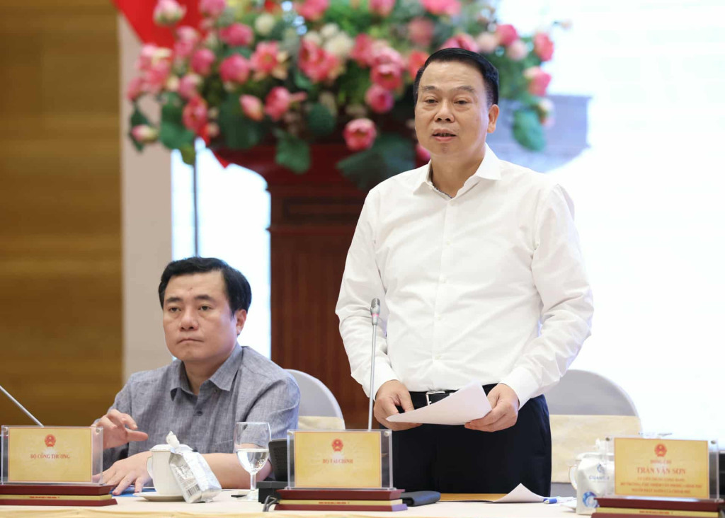 Thứ trưởng Bộ Tài chính Nguyễn Đức Chi thông tin về việc thực hiện thí điểm giao dịch tài sản mã hóa (Ảnh: VGP/NB)