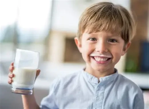 Sữa dê là lựa chọn tốt cho trẻ bị dị ứng sữa bò (Ảnh minh họa)