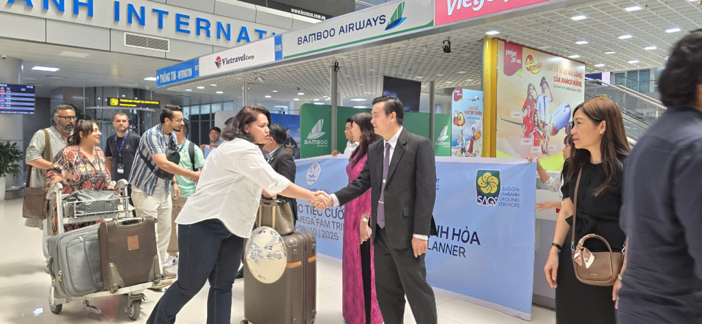 Đại diện tỉnh Khánh Hoà chào đón đoàn Fam Trip Ấn Độ (Ảnh:PV)