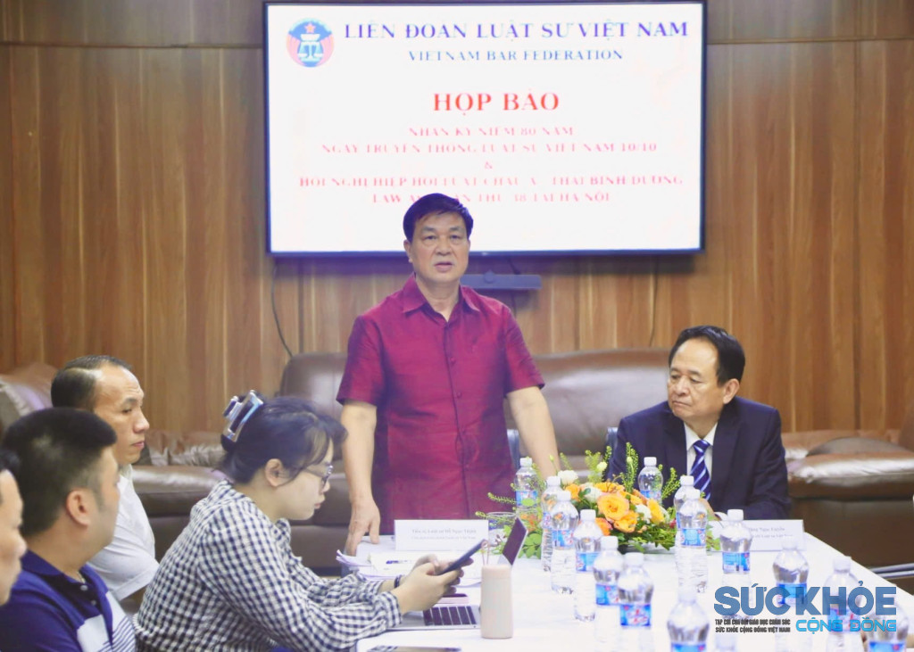 Tiến sĩ, Luật sư Đỗ Ngọc Thịnh, Chủ tịch Liên đoàn Luật sư Việt Nam phát biểu tại Họp báo