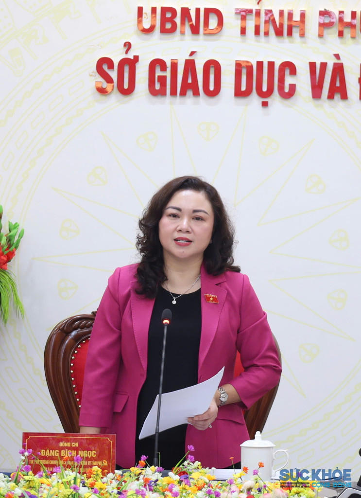 đồng chí Đặng Bích Ngọc –TUV, Phó Trưởng đoàn ĐBQH tỉnh tiếp thu các ý kiến, kiến nghị của cử tri 