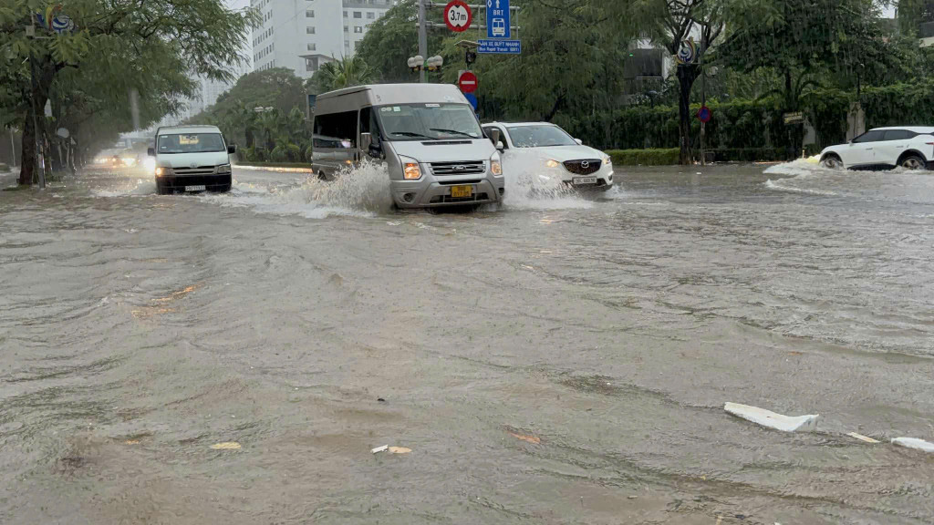 Ảnh ngập lụt tại Hà Nội