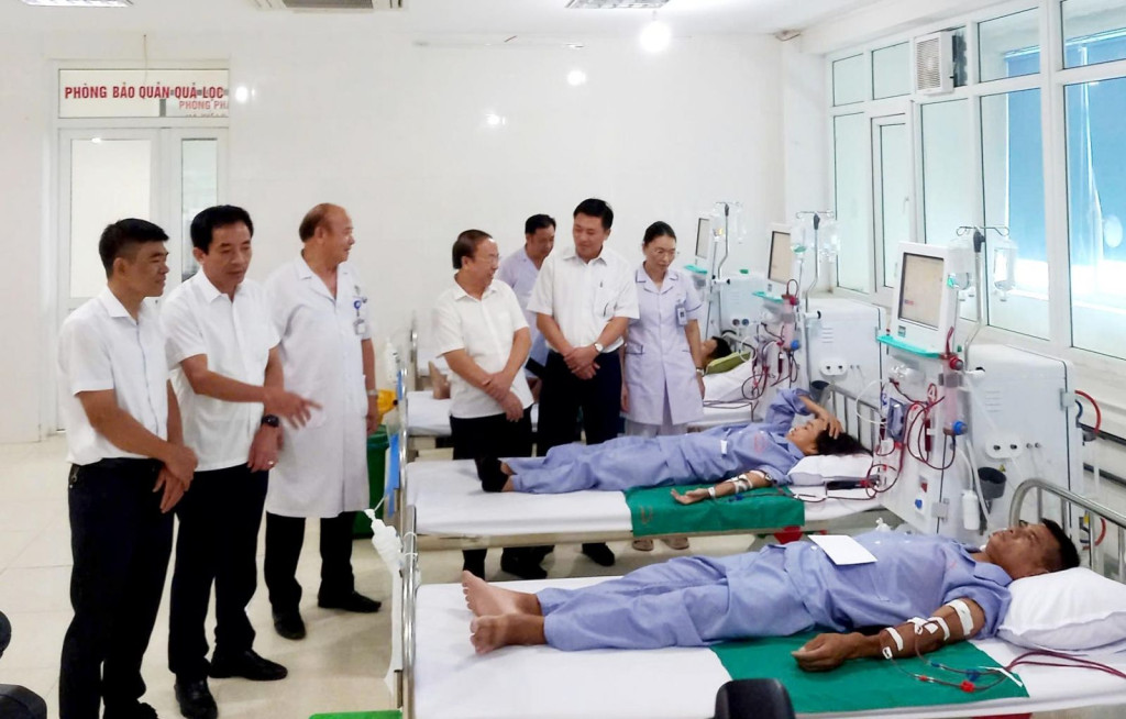 Bệnh nhân được chạy thận tại Trung tâm Y tế Hồng Lĩnh, Hà Tĩnh
