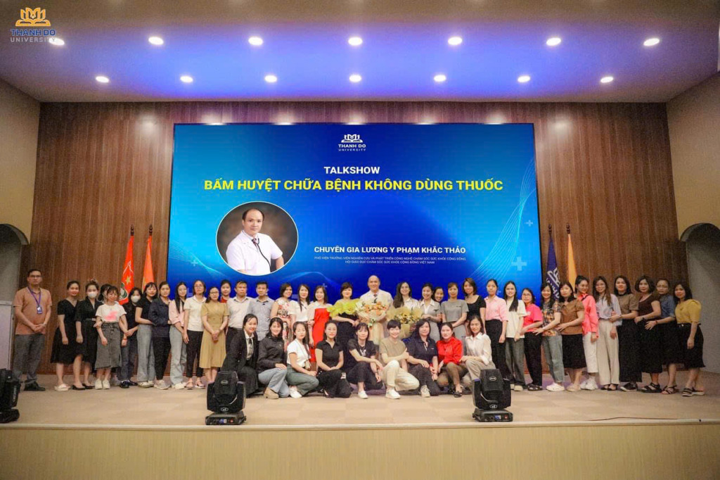 Lương y Phạm Khắc Thảo trong Talkshow tại Trường ĐH Thành Đô