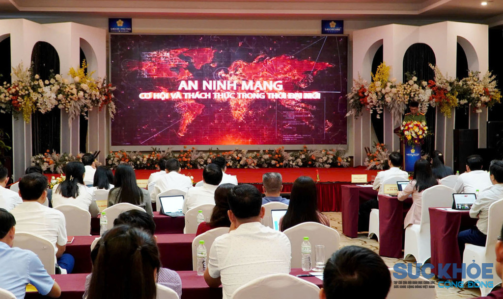 Đại diện Công an tỉnh phát biểu tham luận tại hội thảo