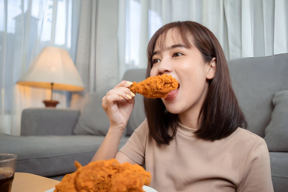 Đồ chiên rán khiến cơ thể tích tụ độc tố (Ảnh minh họa)