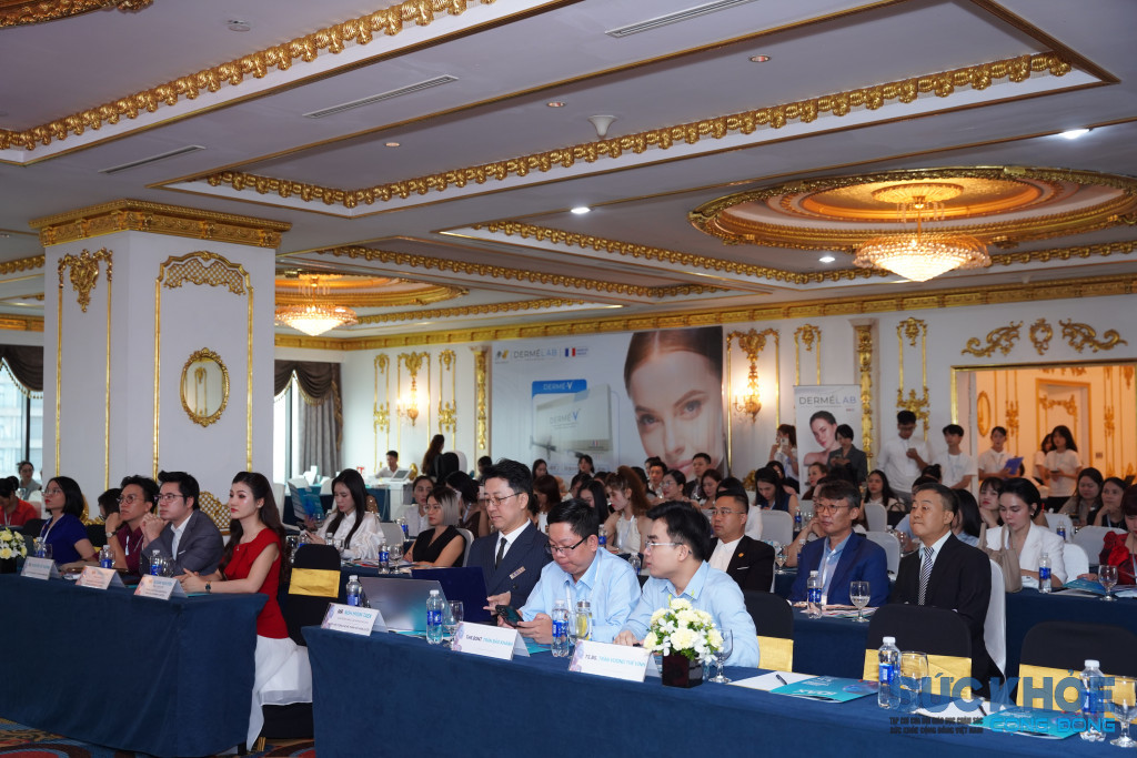 Các đại biểu tham dự buổi họp báo
