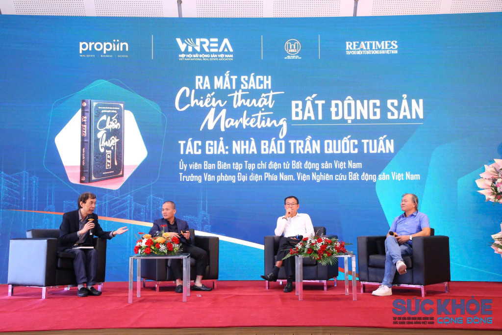 Trong khuôn khổ tọa đàm cũng diễn ra buổi ra mắt cuốn sách “Chiến thuật Marketing bất động sản” 