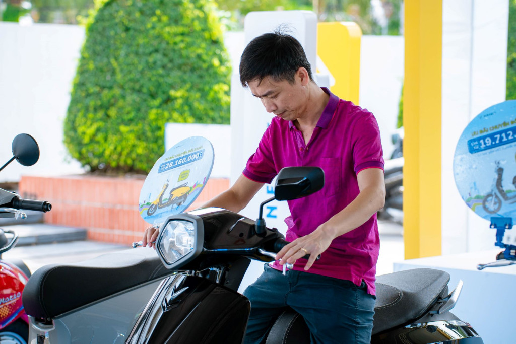 Người mua ô tô và xe máy điện VinFast đều được nhận ưu đãi