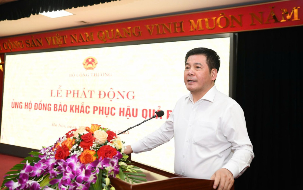 Bộ trưởng Nguyễn Hồng Diên phát động, mỗi cán bộ, công chức, người lao động chung tay đóng góp mỗi người ít nhất một ngày lương để kịp thời gửi tới đồng bào vùng lũ, góp phần sẻ chia khó khăn, mất mát
