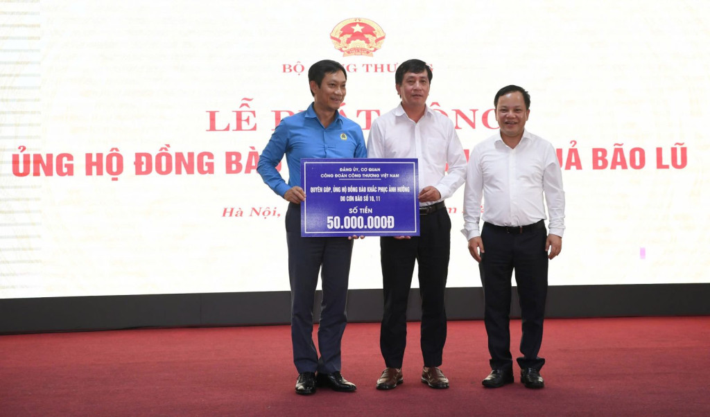 Công đoàn Công Thương Việt Nam quyên góp, ủng hộ đồng bào khắc phục khó khăn do bão lũ