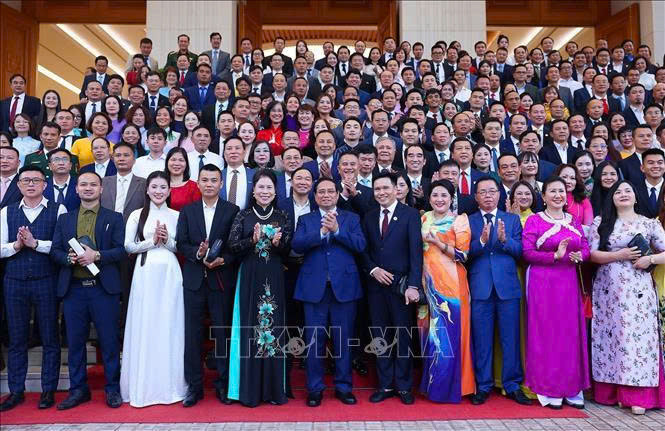 Thủ tướng Phạm Minh Chính chủ trì Hội nghị Thủ tướng Chính phủ gặp mặt đại diện doanh nghiệp nhân Ngày Doanh nhân Việt Nam (13/10). Ảnh: Dương Giang-TTXVN