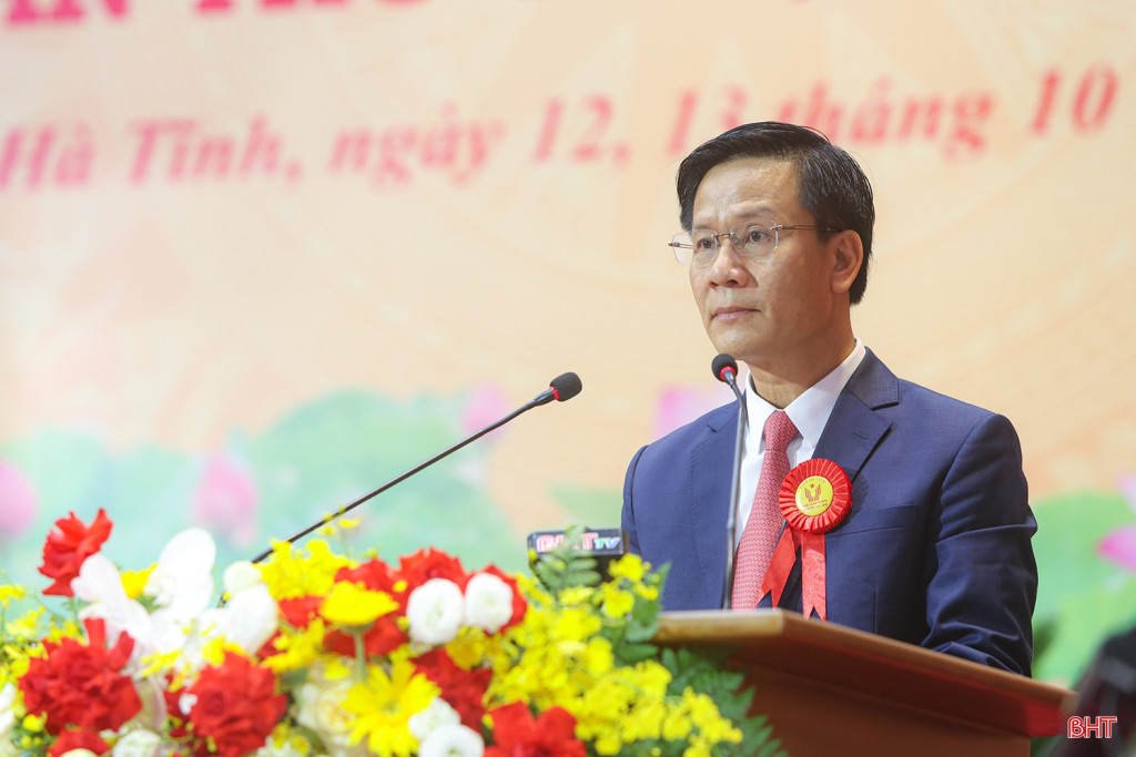 Ông Trịnh Văn Ngọc - Giám đốc Sở Nội vụ, Phó Chủ tịch Thường trực Hội đồng Thi đua - Khen thưởng tỉnh báo cáo tổng kết phong trào thi đua giai đoạn 2020-2025