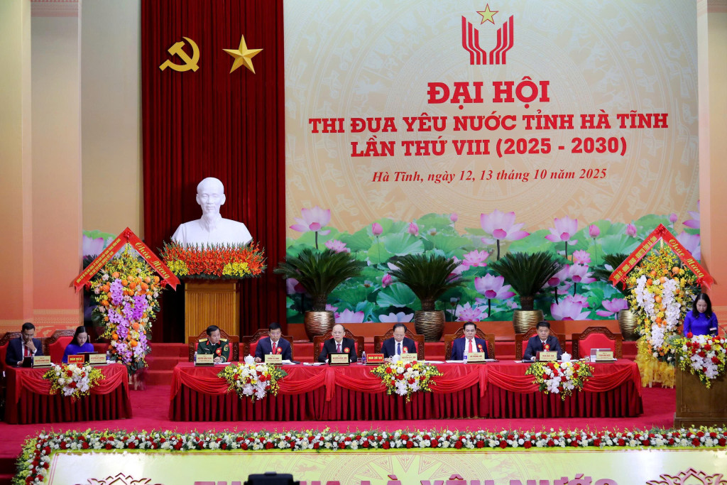Đoàn Chủ tịch đại hội