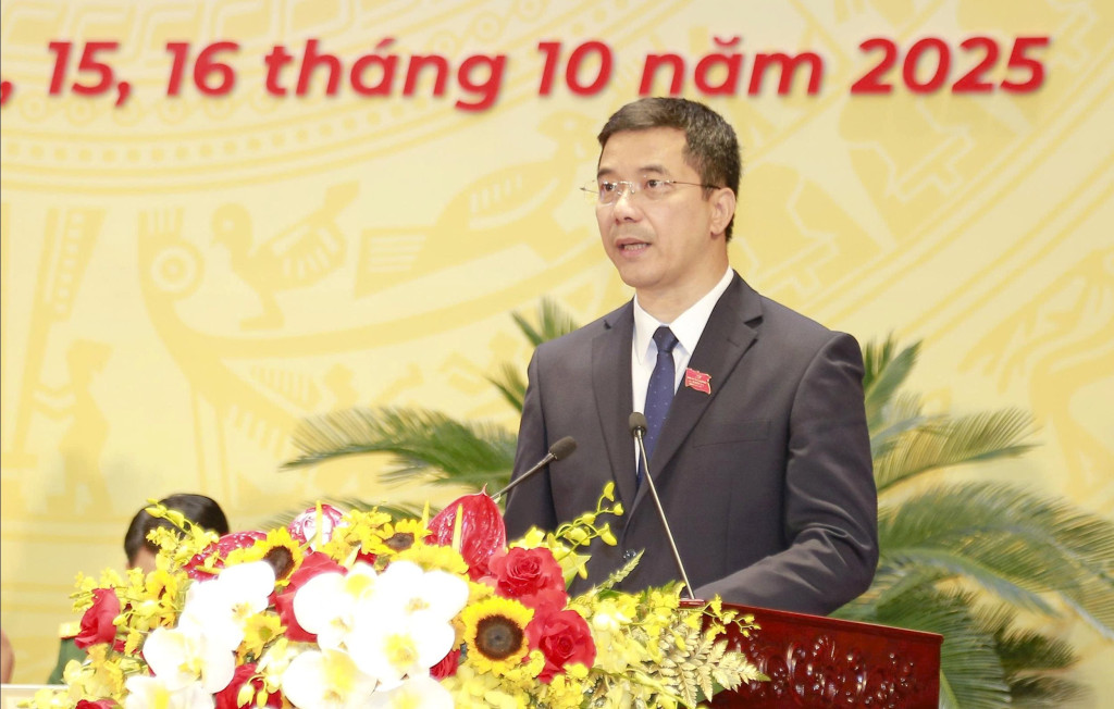 Phó Bí thư Thường trực Tỉnh ủy Nguyễn Hồng Phong thông qua chương trình, quy chế làm việc và nội quy của Đại hội