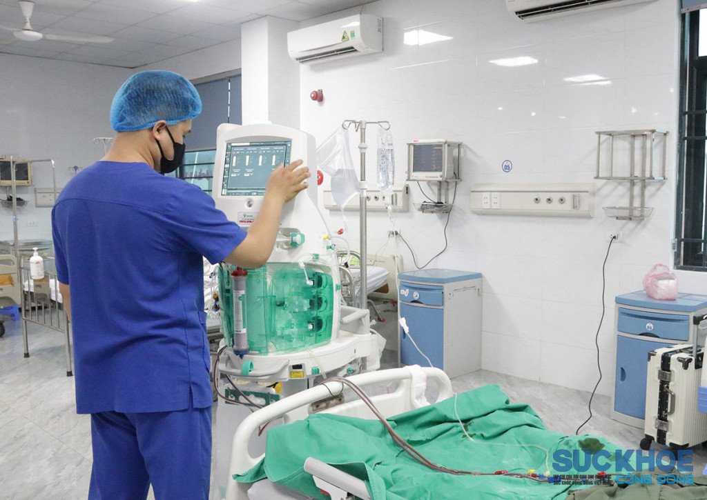Ê-kip theo dõi liên tục trong quá trình lọc máu