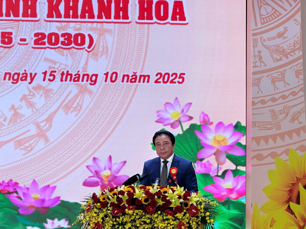 Chủ tịch UBND tỉnh Khánh Hoà, Nguyễn Khắc Toàn phát biểu khai mạc đại hội (Ảnh: Thanh Huy)