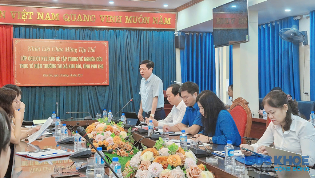 Lãnh đạo UBND xã Kim Bôi thông tin về phát triển kinh tế xã hội địa phương