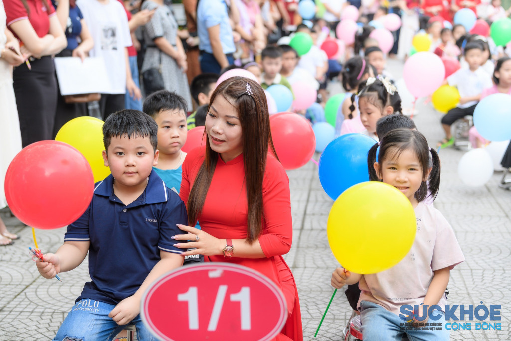 Cô trò ngày khai giảng 
