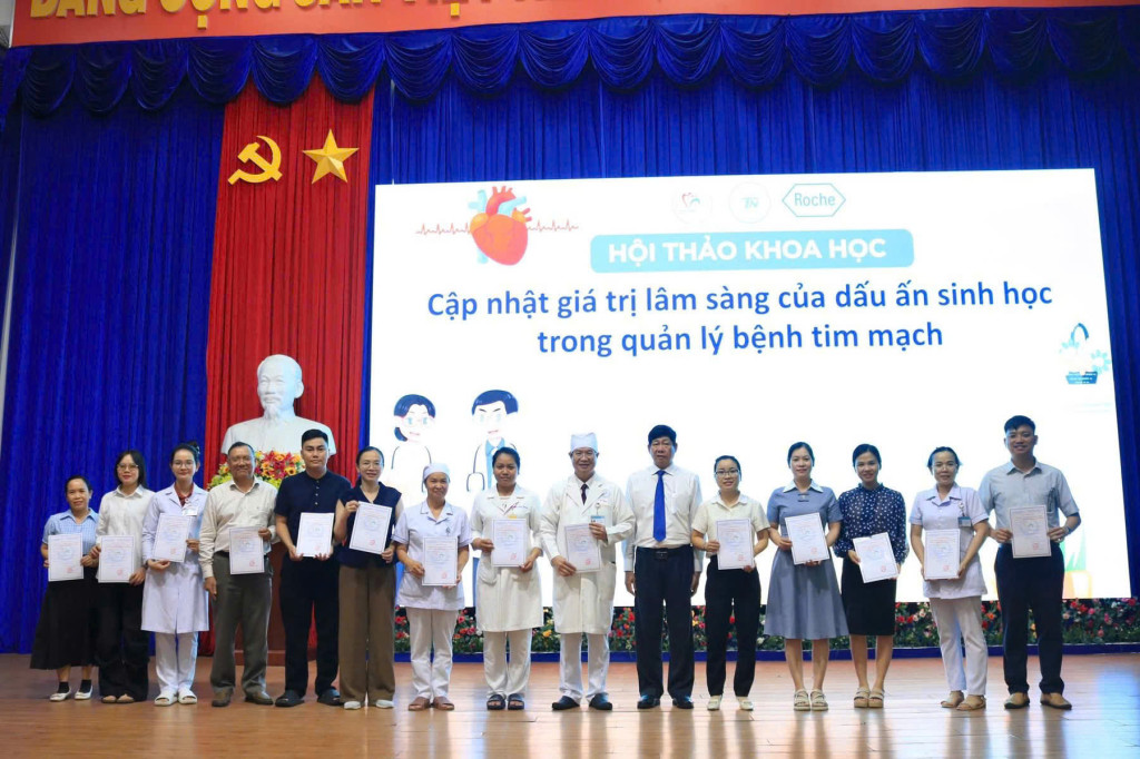 Hội thảo trao giấy chứng nhận CME cho học viên (Ảnh: Bệnh viện Đa khoa Ninh Thuận)
