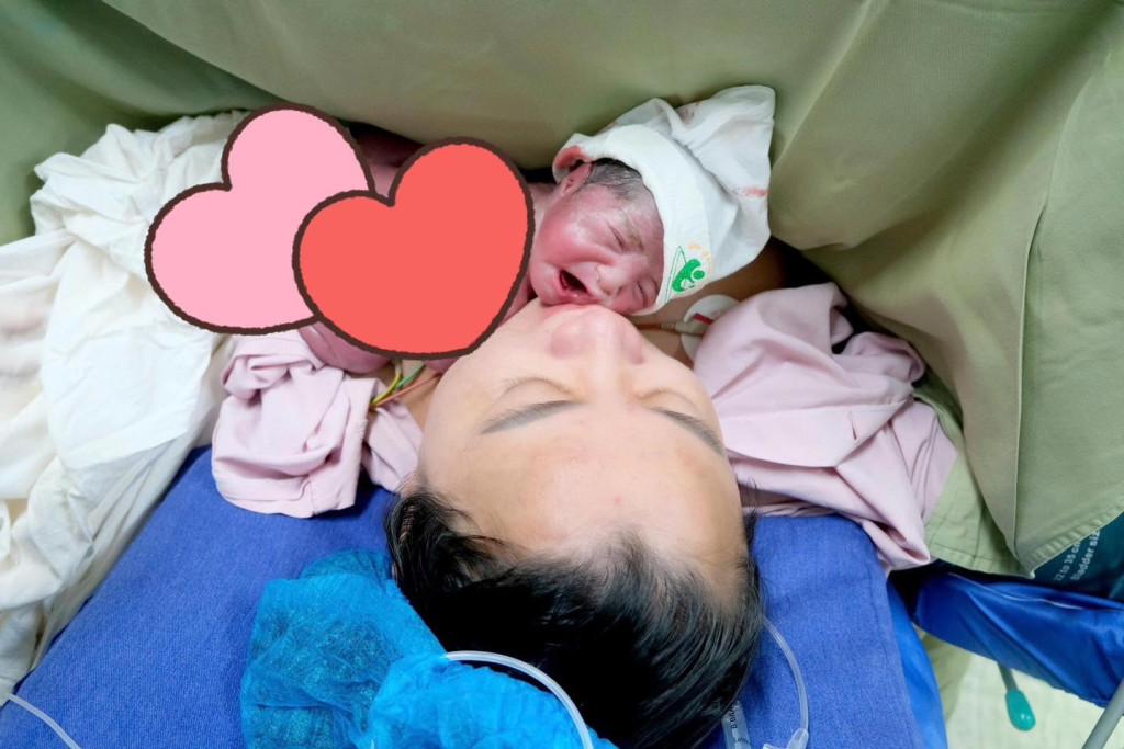 Bé gái chào đời khoẻ mạnh trong niềm hạnh phúc của gia đình (Ảnh:BVCC)