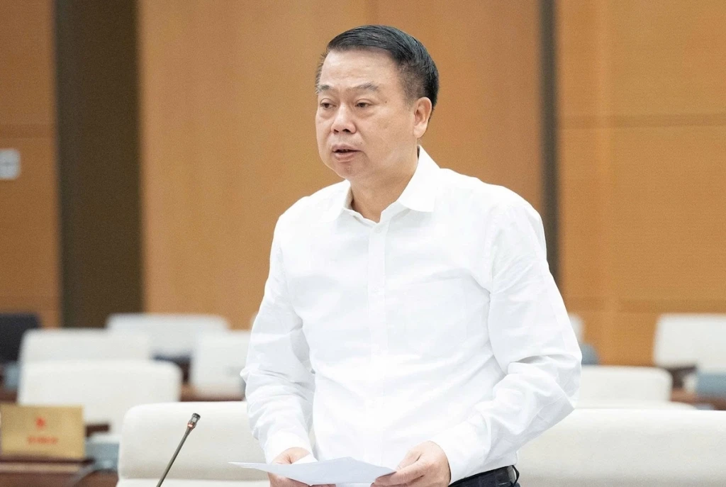 Thứ trưởng Tài chính Nguyễn Đức Chi trình bày tờ trình tại phiên họp Ủy ban Thường vụ Quốc hội, sáng 17/10