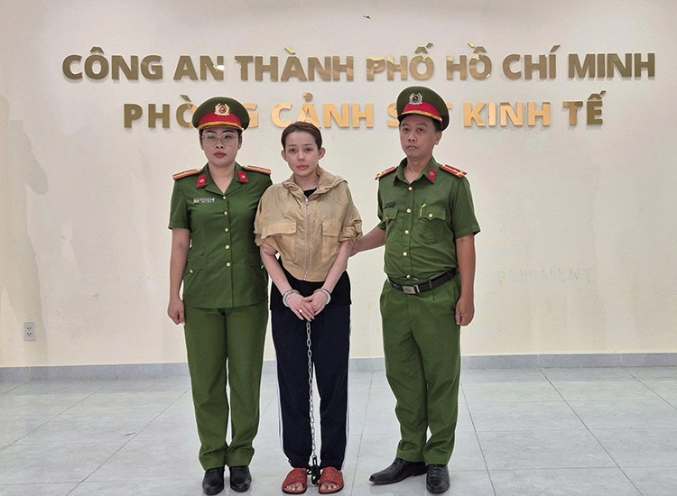 Võ Thị Ngọc Ngân (biệt danh “Ngân 98”) bị bắt tạm giam về tội “Sản xuất, buôn bán hàng giả là thực phẩm” theo Điều 193, Bộ luật Hình sự