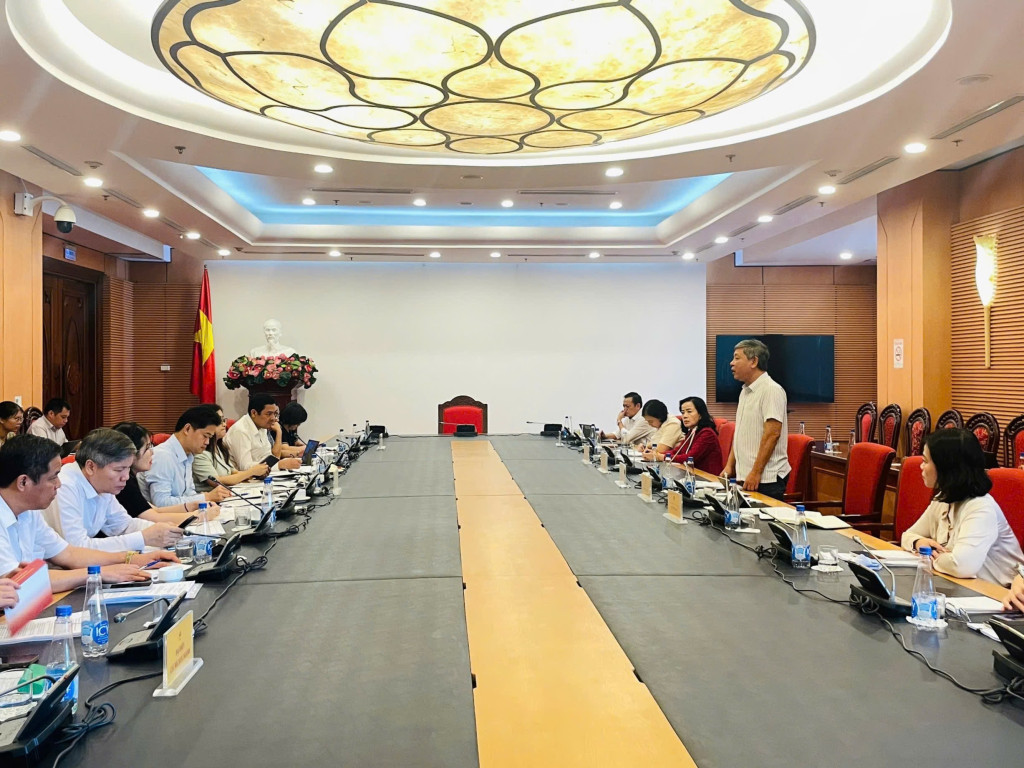Quang cảnh phiên họp
