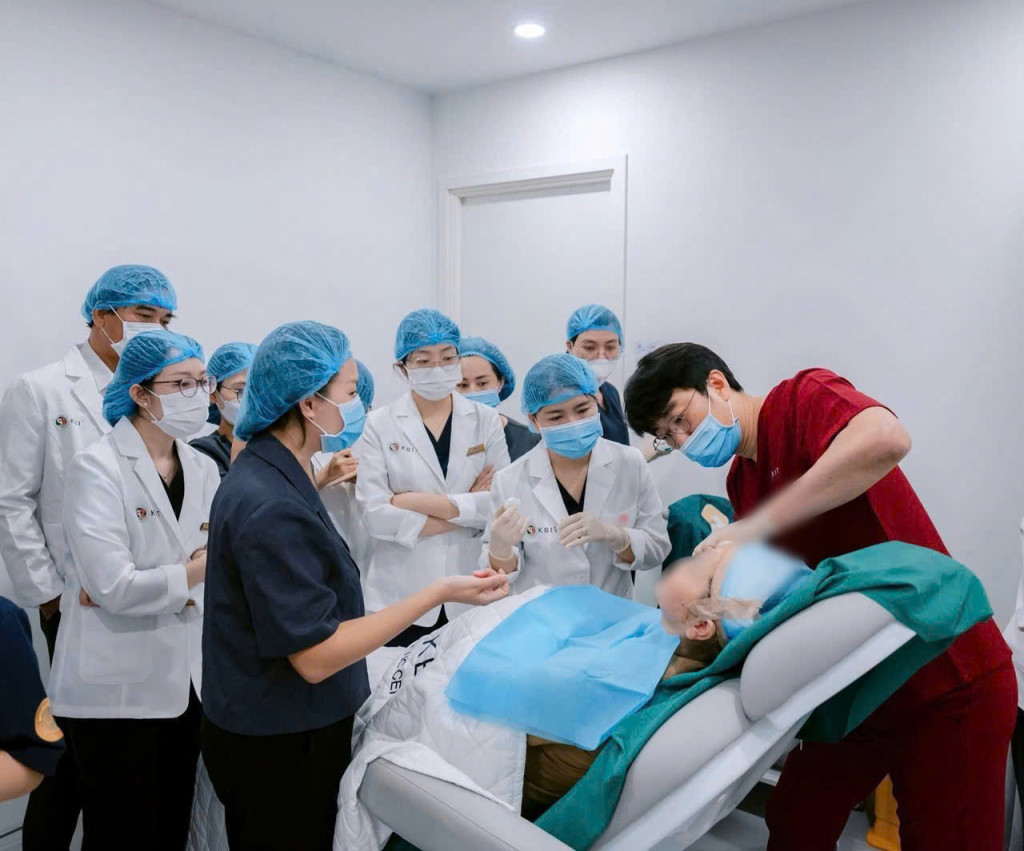 Các bác sĩ Việt Nam sẽ được quan sát và thực hành trực tiếp dưới sự hướng dẫn của các chuyên gia hàng đầu (Ảnh minh họa)