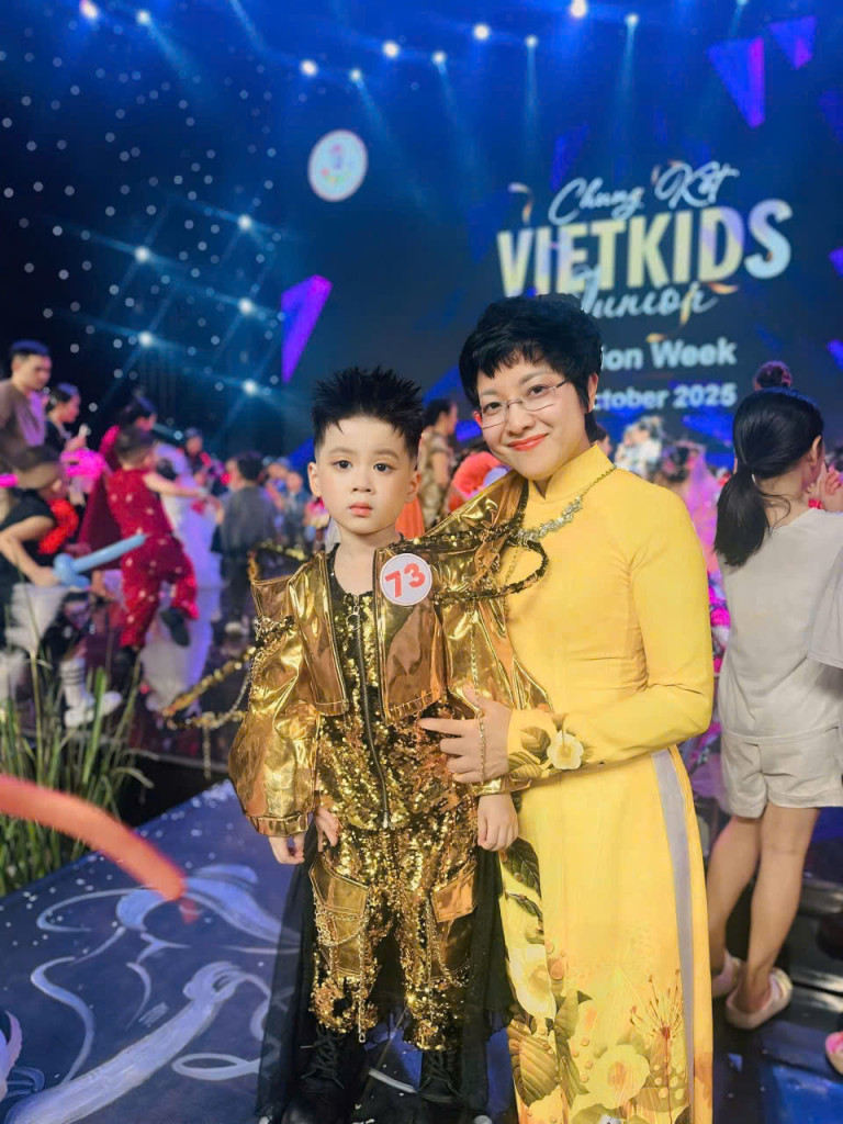 MC Thảo Vân trong Ban giám khảo chương trình