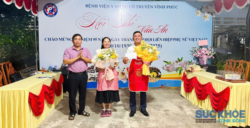 Các đội tham gia sau khi hoàn thiện mâm cơm gia đình yêu thương 