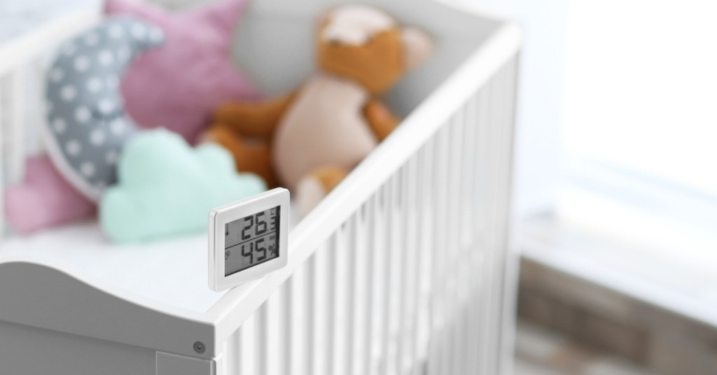 Việc duy trì độ ẩm và nhiệt độ thích hợp quan trọng đối với làn da và hệ hô hấp của trẻ (Ảnh minh họa)