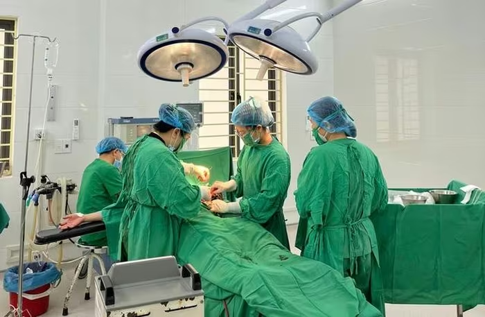 Cứu sống sản phụ bị rau bong non sau tai nạn