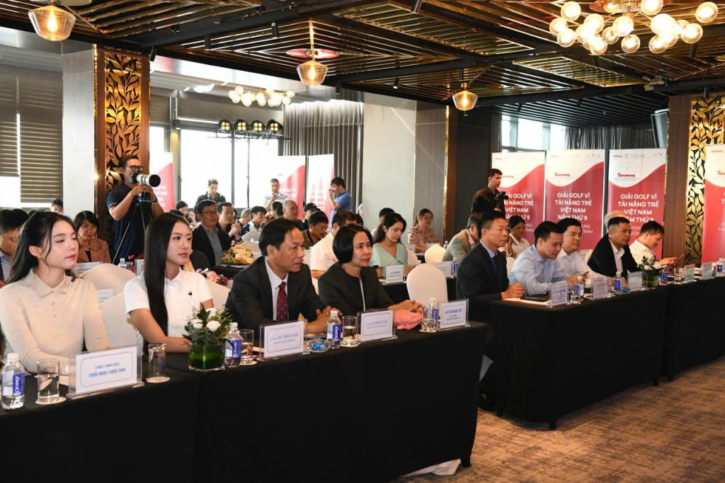 Các đại biểu tham dự buổi họp báo
