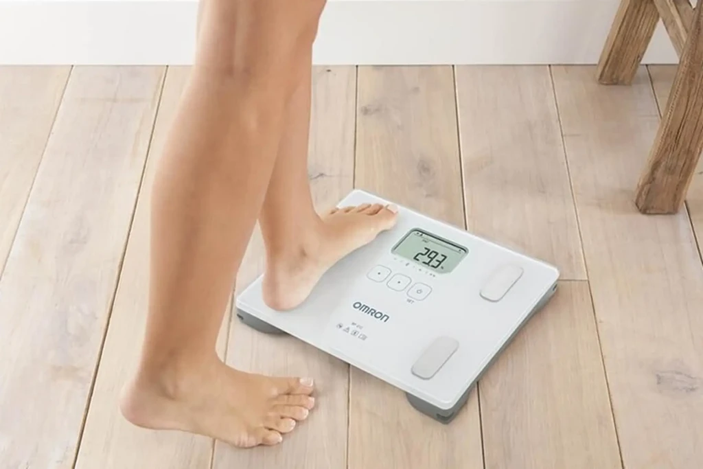 Nên dùng cân y tế để tăng độ chính xác (Ảnh minh họa)